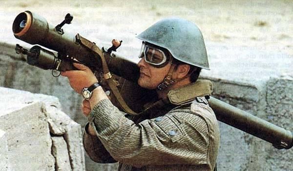 Tiếp theo Strela-3 là Igla.  Phiên bản hải quân của Strela-3 có tên định danh NATO là SA-N-8