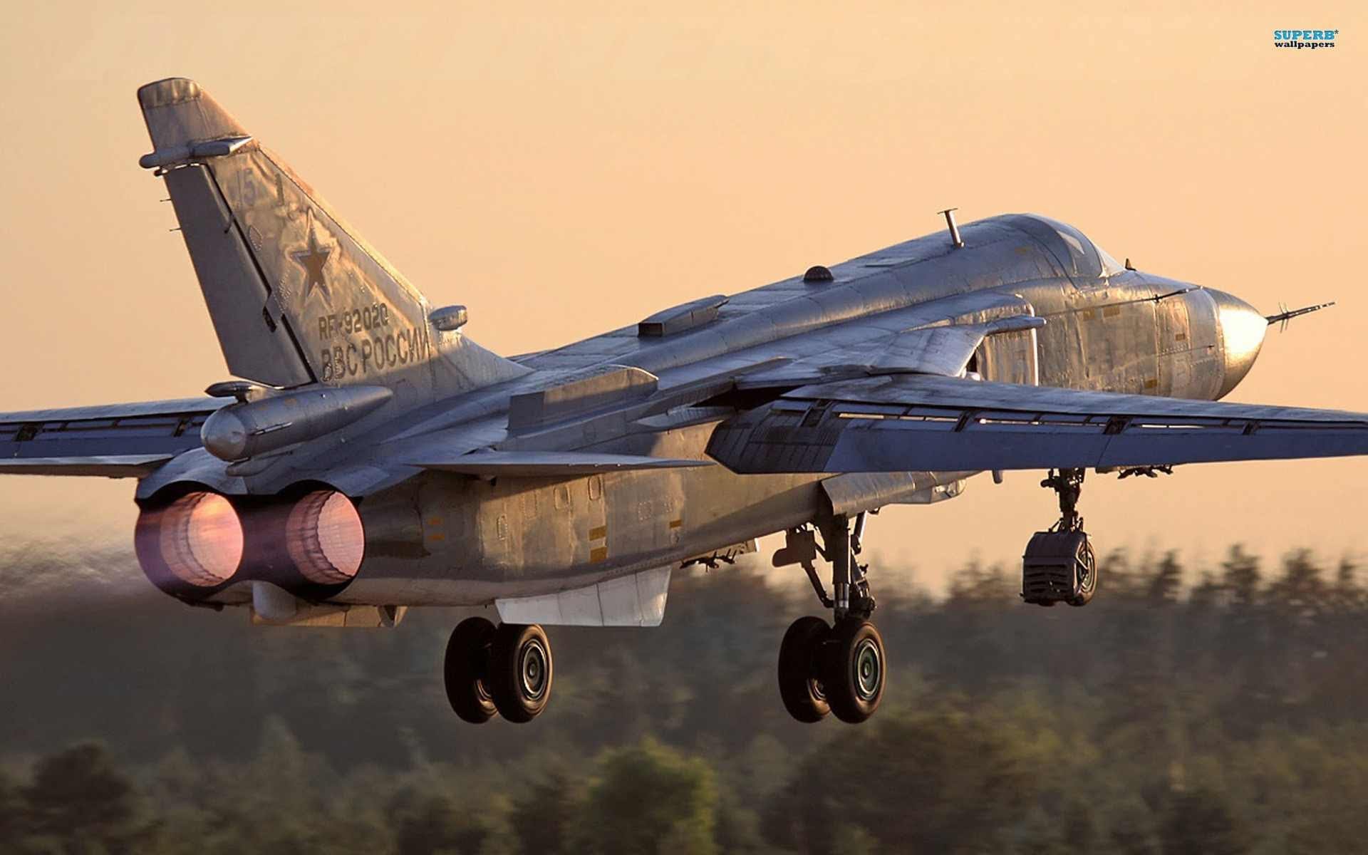 Su-24 có 2 động cơ phản lực Saturn/Lyulka AL-21F-3A cho phép đạt tốc độ tối đa 1.550km/h cùng thiết kế kiểu cánh cụp cánh xòe và 9 giá treo trên cánh và thân mang tổng cộng 8 tấn vũ khí gồm. Su-24 có 2 động cơ phản lực Saturn/Lyulka AL-21F-3A cho phép đạt tốc độ tối đa 1.550km/h cùng thiết kế kiểu cánh cụp cánh xòe và 9 giá treo trên cánh và thân mang tổng cộng 8 tấn vũ khí gồm.
