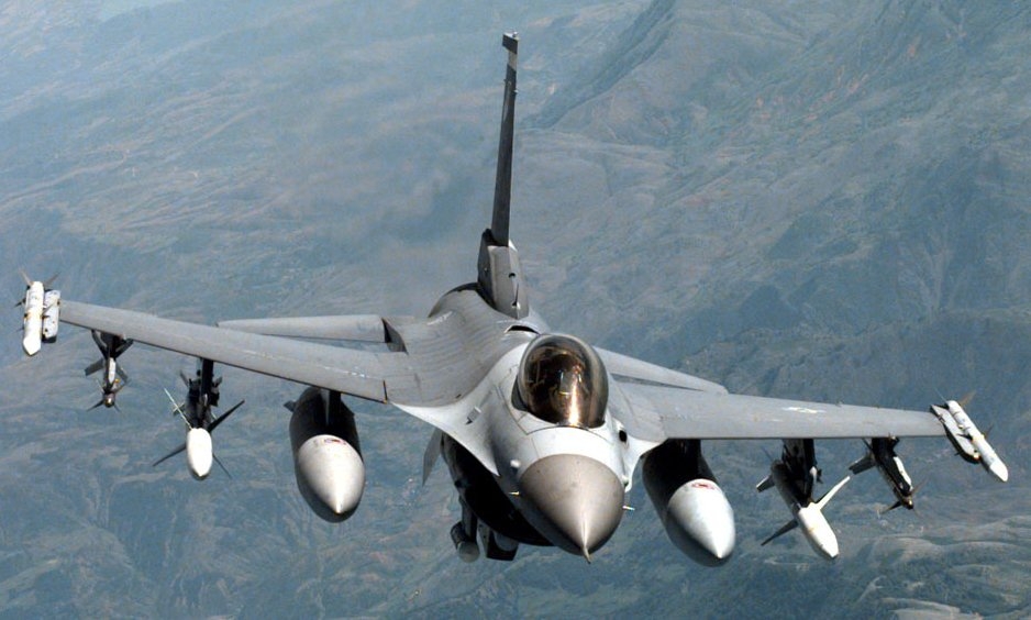 Vũ kh&iacute; qu&acirc;n sự F-16 đ&oacute;ng vai tr&ograve; quan trọng trong trận kh&ocirc;ng k&iacute;ch IS ng&agrave;y h&ocirc;m qua