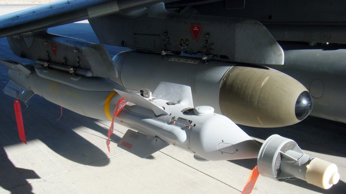 Paveway IV là bom điều khiển có độ chính xác cao, có khả năng giảm thiểu đáng kể thiệt hại tài sản xung quanh không liên quan tới mục tiêu tấn công. 