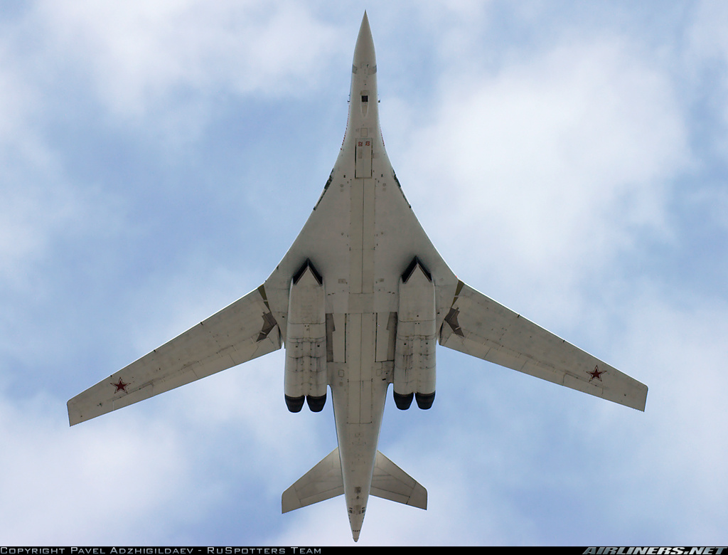 Vũ kh&iacute; qu&acirc;n sự Tu-160 l&agrave; m&aacute;y bay n&eacute;m bom si&ecirc;u &acirc;m nhanh nhất thế giới
