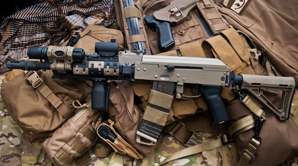 AK12 l&agrave; biến thể của vũ kh&iacute; qu&acirc;n sự nổi tiếng AK47