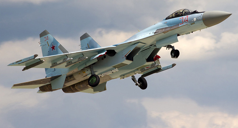 Su-35S được xếp vào loại tiêm kích thế hệ 4++ tức là cao hơn các máy bay thế hệ 4 khác, tuy nhiên, lại kém các máy bay thế hệ 5 ở 2 khả năng. Su-35S được trang bị súng máy GSh-301 30mm với tốc độ bắn 1.500 vòng/phút và có thể mang theo tên lửa không đối không, tên lửa chống hạm, tên lửa không đối đất và bom dẫn đường.