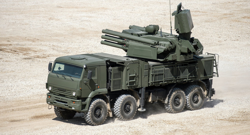 Pantsir-S1 (NATO gọi là SA-22 Greyhound), là một tổ hợp tên lửa/pháo phòng không kết hợp, có thể tiêu diệt hiệu quả hầu hết các mục tiêu trên không trong tầm ngắn và tầm trung.