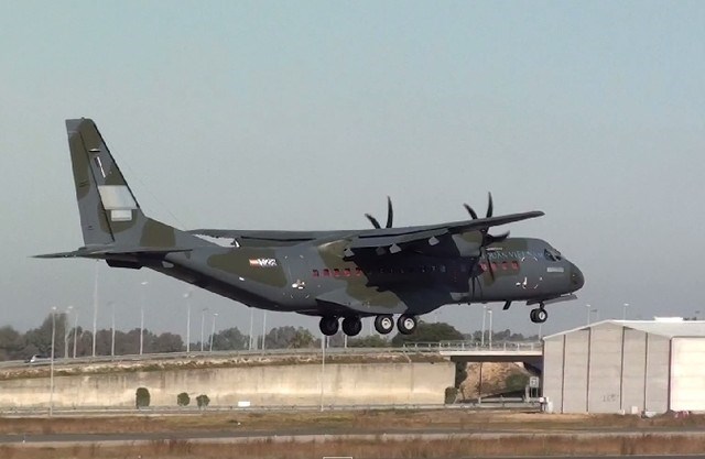M&aacute;y bay vận tải C-295 của qu&acirc;n đội Việt Nam