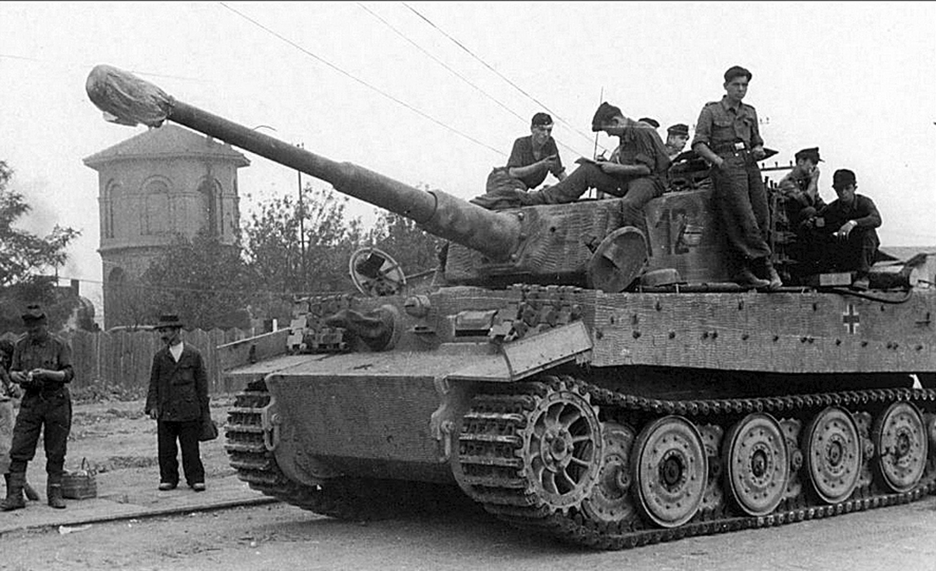 Xe tăng Tiger I l&agrave; vũ kh&iacute; qu&acirc;n sự được Đức sử dụng trong Chiến tranh thế giới thứ II