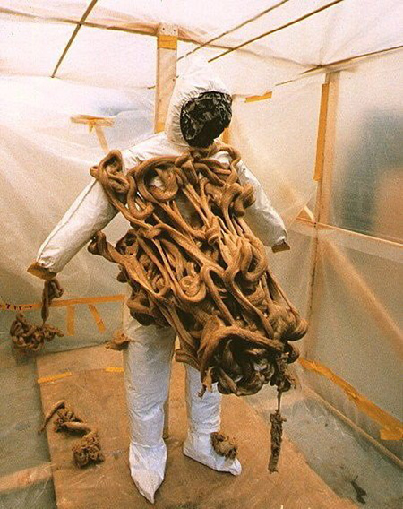 Bọt tr&oacute;i người l&agrave; một vũ kh&iacute; phi s&aacute;t thương d&ugrave;ng để khống chế rất hiệu quả