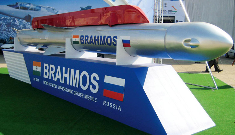 T&ecirc;n lửa BrahMos l&agrave; sản phẩm vũ kh&iacute; qu&acirc;n sự Nga v&agrave; Ấn Độ c&ugrave;ng ph&aacute;t triển 