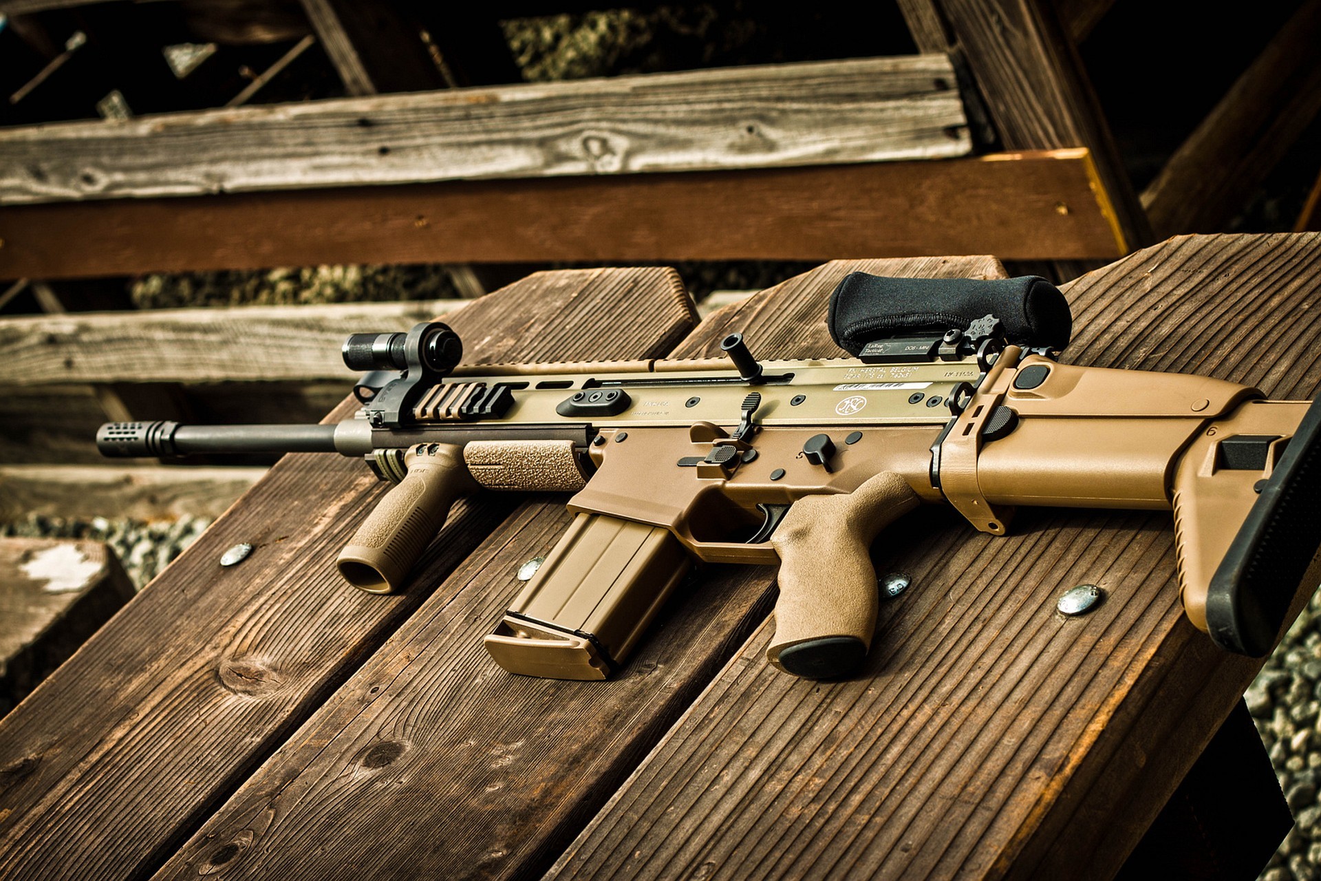 FN Scar l&agrave; một trong những vũ kh&iacute; qu&acirc;n sự c&oacute; khả năng thay thế khẩu M16, M4 trong qu&acirc;n đội Mỹ