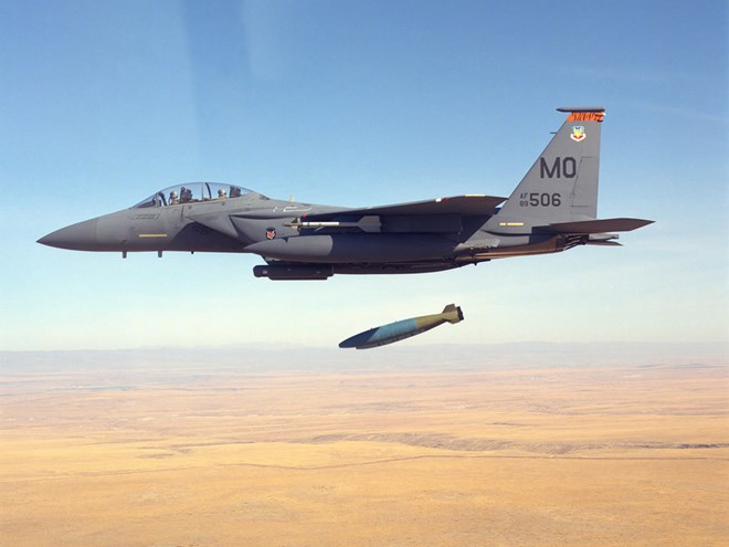Ti&ecirc;m k&iacute;ch F-15 l&agrave; loại vũ kh&iacute; qu&acirc;n sự c&oacute; kh&aacute; nhiều biến thể theo từng bi&ecirc;n chế quốc gia sở hữu