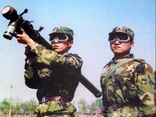 Nhiều loại vũ kh&iacute; hiện đại của Trung Quốc ng&agrave;y n&agrave;y như t&ecirc;n lửa ph&ograve;ng kh&ocirc;ng v&aacute;c vai QW-1 c&oacute; t&iacute;nh năng tương đương với vũ kh&iacute; của Mỹ 
