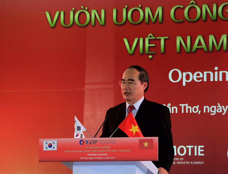Ủy vi&ecirc;n Bộ Ch&iacute;nh trị, Chủ tịch Ủy ban Trung ương MTTQ Việt Nam Nguyễn Thiện Nh&acirc;n đ&atilde; tới dự v&agrave; ph&aacute;t biểu tại buổi lễ kh&aacute;nh th&agrave;nh KVIP