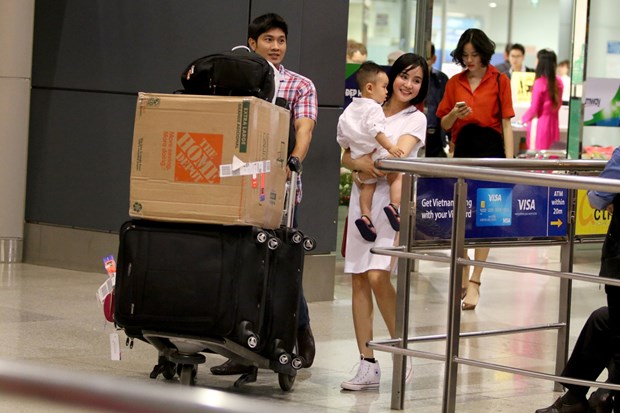 Vy Oanh bất ngờ trở lại c&ugrave;ng con trai sau 2 năm &lsquo;mất t&iacute;ch&rsquo;