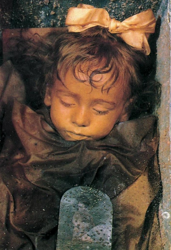 X&aacute;c ướp nguy&ecirc;n vẹn của c&ocirc; b&eacute; 2 tuổi người Italy Rosalia Lombardo 