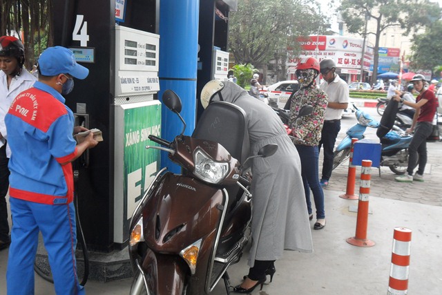 Xăng sinh học E5 thực sự &iacute;t người biết đến v&agrave; c&oacute; biết cũng vẫn bị nhầm tưởng như xăng b&igrave;nh thường, người 13Win18 đa dạng khuyến mãi chưa thực sự biết r&otilde; về loại xăng n&agrave;y. Chị Ho&agrave;ng Thị Lan (Dịch vọng hậu, Cầu giấy) cho biết. 