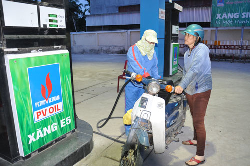 Tạo ch&ecirc;nh lệch gi&aacute; b&aacute;n xăng E5 thấp để khuyến kh&iacute;ch người d&ugrave;ng