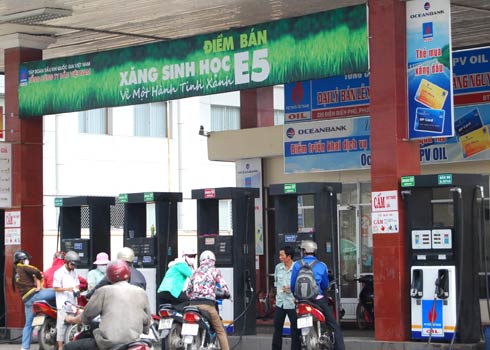 7 tỉnh, th&agrave;nh phố lớn l&agrave;: H&agrave; Nội, TP. HCM, Hải Ph&ograve;ng, Đ&agrave; Nẵng, Cần Thơ, Quảng Ng&atilde;i v&agrave; B&agrave; Rịa-Vũng T&agrave;u từ ng&agrave;y 01/12/2014 sẽ sử dụng xăng E5 