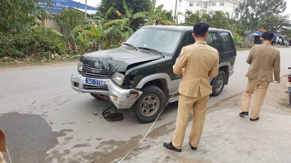 Chiếc xe biển xanh lấn l&agrave;n g&acirc;y tai nạn khiến thai phụ tử vong tại chỗ