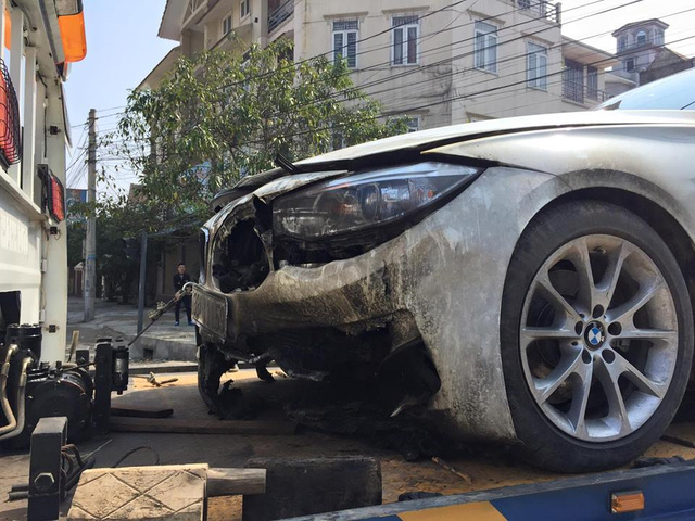 Trong số c&aacute;c vụ ch&aacute;y xe v&agrave;o s&aacute;ng m&ugrave;ng 1 Tết &Acirc;m lịch c&ograve;n c&oacute; chiếc BMW 328i Gran Turismo ở H&agrave; Tĩnh