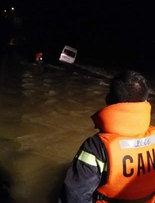 Hiện, lực lượng chức năng tiếp tục t&igrave;m kiếm người mất t&iacute;ch.