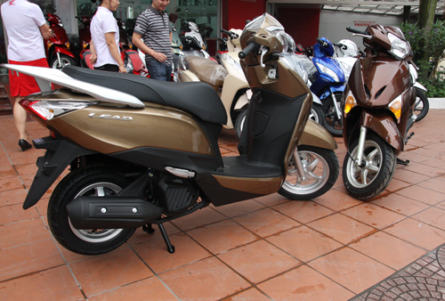 Đối thủ Yamaha Grande tăng doanh số đ&aacute;ng kể trong thời gian qua khiến cho Honda Lead phải tung chi&ecirc;u mới