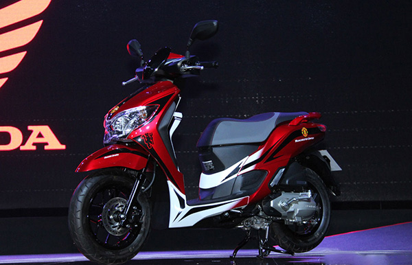 Một mẫu xe mới Honda mới kh&aacute;c l&agrave; chiếc Moove 2015