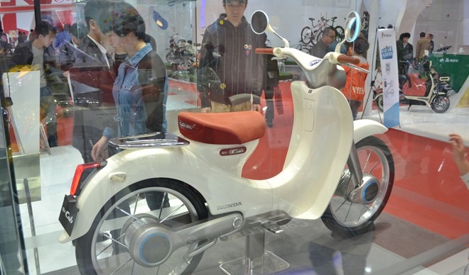 'Người kế nhiệm' của d&ograve;ng xe m&aacute;y Honda Super Cub huyền thoại c&oacute; kiểu d&aacute;ng mềm mại 