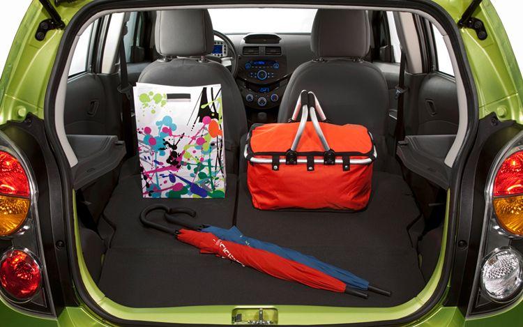Kh&ocirc;ng gian rộng r&atilde;i sau chiếc &ocirc; t&ocirc; gi&aacute; rẻ của Chevrolet