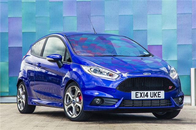 xe &ocirc; t&ocirc; b&aacute;n chạy nhất hiện nay Ford Fiesta