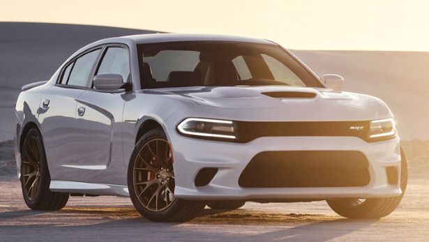 Dodge Charger SRT Hellcat 2015 có thể tăng tốc từ 0-97 km/h trong 3,7 giây và đạt vận tốc tối đa lên đến 328 km/h