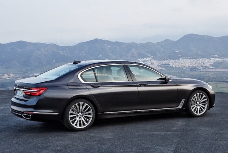 Xe sang BMW 750Li 2016 gi&aacute; 6,4 tỷ đầu ti&ecirc;n tại VN
