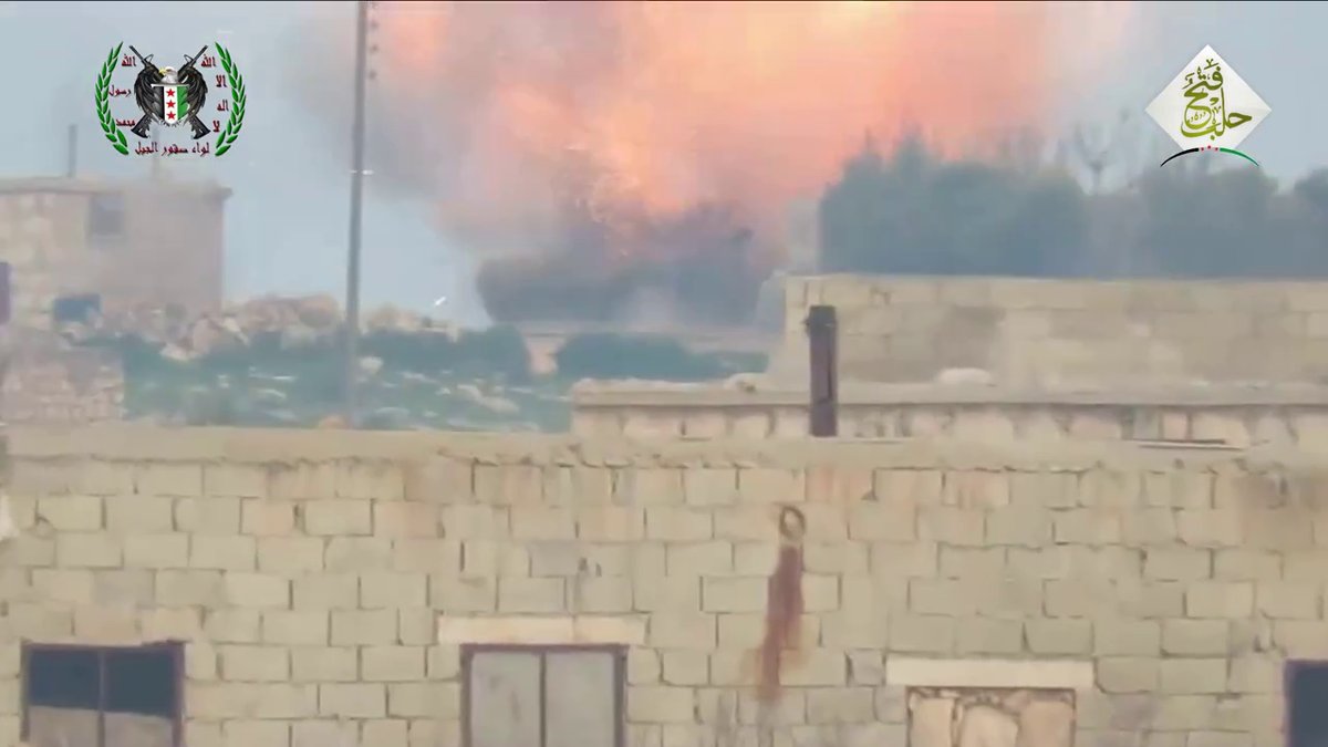 Ảnh cắt từ video cảnh t&ecirc;n lửa TOW tấn c&ocirc;ng xe tăng T-90 ở Syria