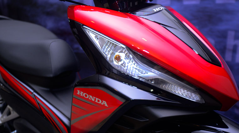 Mẫu xe m&aacute;y Honda Wave RSX mới với t&iacute;nh năng tiết kiệm nhi&ecirc;n liệu gi&uacute;p c&ocirc;ng suất động cơ được n&acirc;ng cao