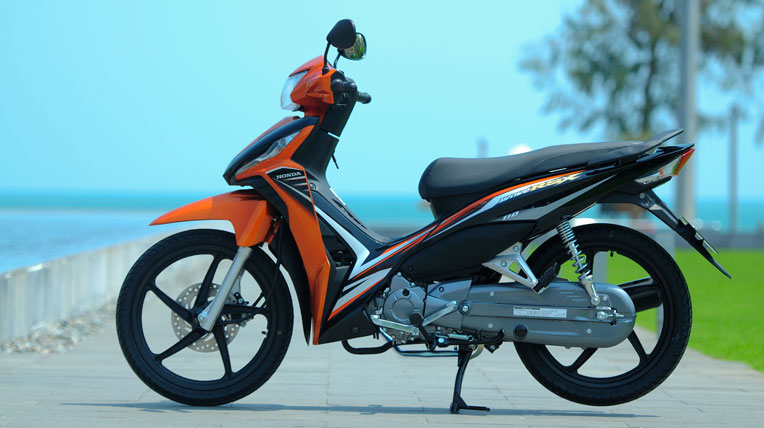 M&agrave;u cam - đen ấn tượng cho phi&ecirc;n bản phun xăng điện tử của mẫu xe m&aacute;y Honda Wave RSX mới 