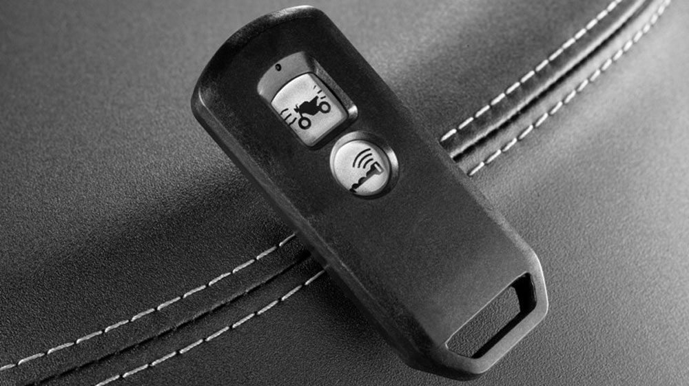 Kh&oacute;a Smart Key - khởi động kh&ocirc;ng cần ch&igrave;a l&agrave; một trong những trang bị độc đ&aacute;o tr&ecirc;n mẫu xe m&aacute;y SH mới n&agrave;y