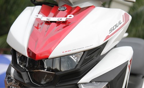 Chiếc xe m&aacute;y Yamaha mới c&oacute; tạo h&igrave;nh mạnh mẽ, g&oacute;c cạnh v&agrave; kh&aacute; nổi bật với đ&egrave;n pha LED giống như tr&ecirc;n một số mẫu xe ph&acirc;n khối lớn