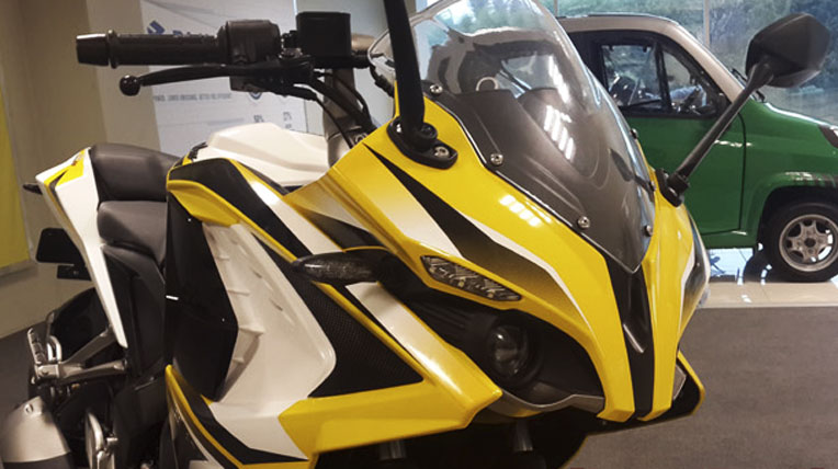 Mẫu xe m&aacute;y Pulsar 200 SS mới c&oacute; thiết kế kh&aacute; ấn tượng v&agrave; lạ mắt với phần đầu xe g&oacute;c cạnh