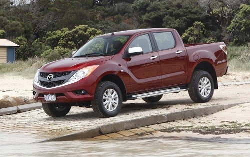 Th&aacute;ng 2 vừa qua, mẫu xe &ocirc; t&ocirc; Mazda BT-50 vươn l&ecirc;n mạnh mẽ, so&aacute;n ng&ocirc;i 'vua b&aacute;n tải' của Ford Ranger