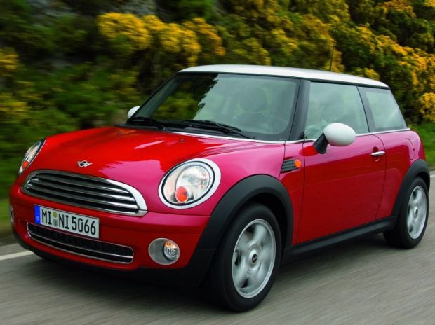 Mẫu xe nhỏ Mini Cooper được mệnh danh l&agrave; &ldquo;chiếc xe của thế kỉ tại ch&acirc;u &Acirc;u&rdquo;