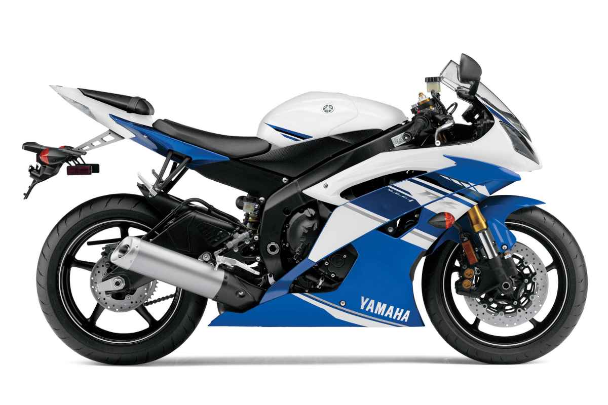 Xe m&aacute;y ph&acirc;n khối lớn Yamaha YZF-R6 c&oacute; lốp xe k&eacute;m chất lượng dễ g&acirc;y tai nạn