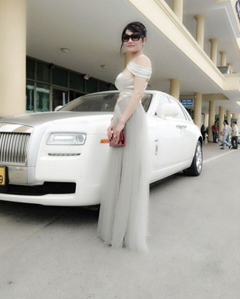 Tỷ ph&uacute; Việt Nam kh&ocirc;ng thể kh&ocirc;ng nhắc đến nữ đại gia Nguyễn Thị Liễu với chiếc Rolls- Royce hơn 40 tỷ đồng