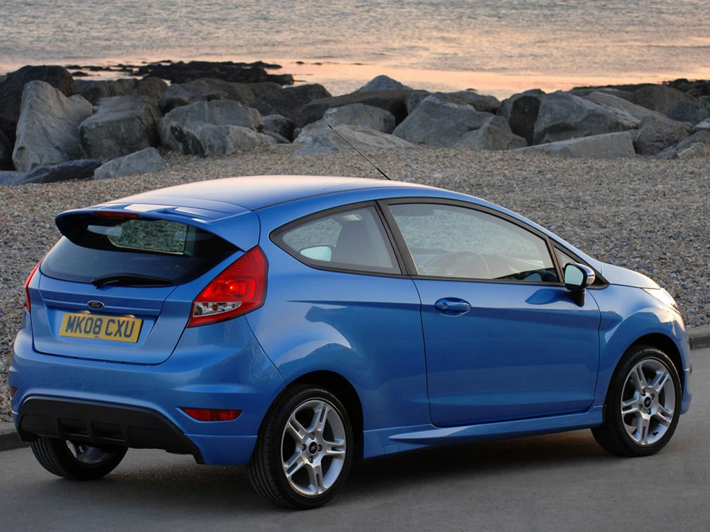 Mẫu xe &ocirc; t&ocirc; mới gi&aacute; rẻ 2014 của Ford bị đ&aacute;nh gi&aacute; thấp do cải thiện chất lượng kh&ocirc;ng thỏa đ&aacute;ng sau khi tăng gi&aacute;