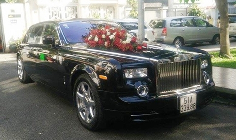 Chiếc Rolls-Royce Phantom in h&igrave;nh rồng l&agrave;m xe hoa trong đ&aacute;m cưới Lam Trường