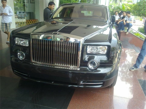 Chiếc Phantom Rồng của đại gia H&agrave; Tĩnh nổi như cồn trong giới si&ecirc;u xe của đại gia Việt