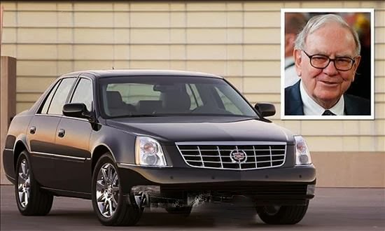 Tỷ ph&uacute; khủng l&aacute;i xế rẻ: Warren Buffett sử hữu một chiếc Cadillac DTS chỉ với gi&aacute; 27,000 euro. Ảnh minh họa