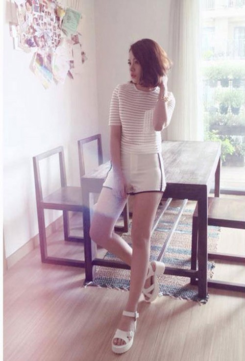 Xăng-đan đế th&ocirc; kh&ocirc;ng chỉ tạo ra sự thoải m&aacute;i m&agrave; c&ograve;n l&agrave; loại d&agrave;y d&eacute;p rất dễ kết hợp với trang phục