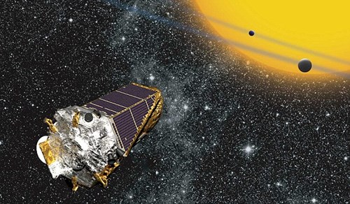 Dữ liệu từ kính viễn vọng không gian Spitzer của NASA cho thấy có một ít bụi và khí phát sáng bao quanh K2-33b. Ảnh: Dailymail 