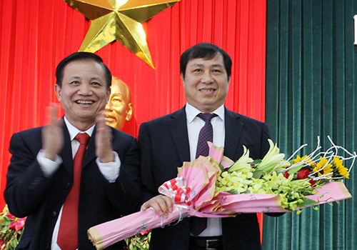 &Ocirc;ng Huỳnh Đức Thơ đ&atilde; ch&iacute;nh thức được bổ nhiệm v&agrave;o vị tr&iacute; Chủ tịch UBND TP Đ&agrave; Nẵng