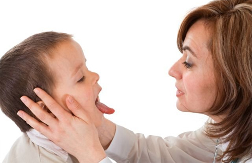 Xử l&yacute; nhanh khi trẻ bị h&oacute;c dị vật