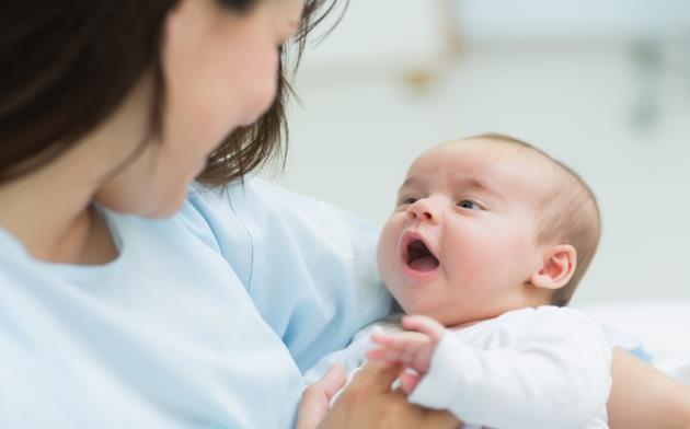 c&aacute;c mẹ cần ch&uacute; &yacute; khi trẻ nhỏ bị ho